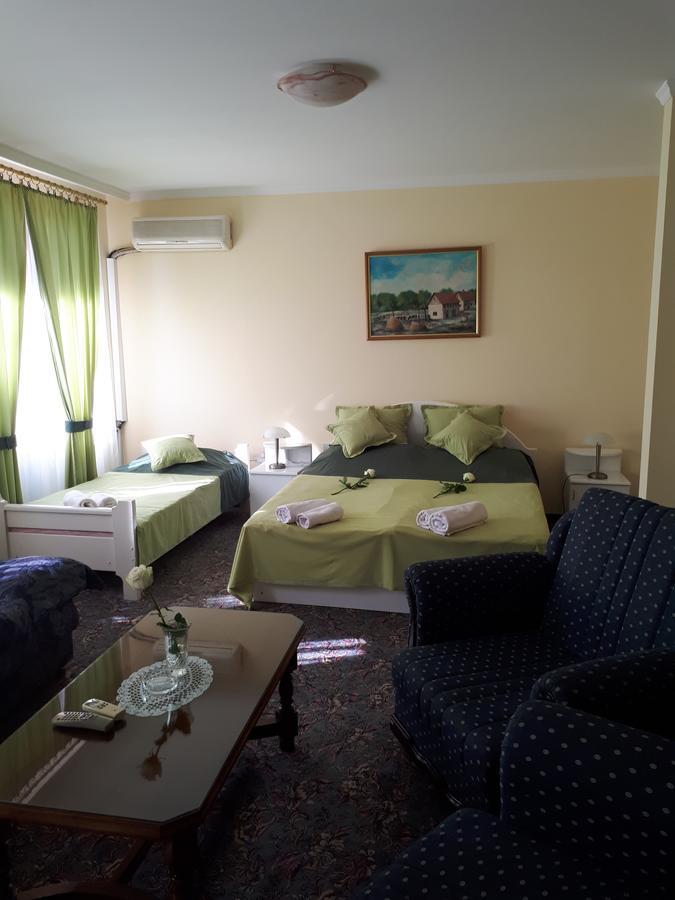 Business Club Selenca Panzió Bács Kültér fotó