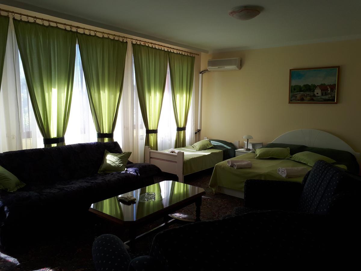 Business Club Selenca Panzió Bács Kültér fotó
